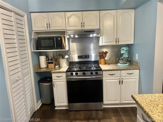 17300 Merriman Road N, Livonia, MI 48152