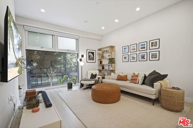 630 W 6th Street 201, Los Angeles, CA 90017