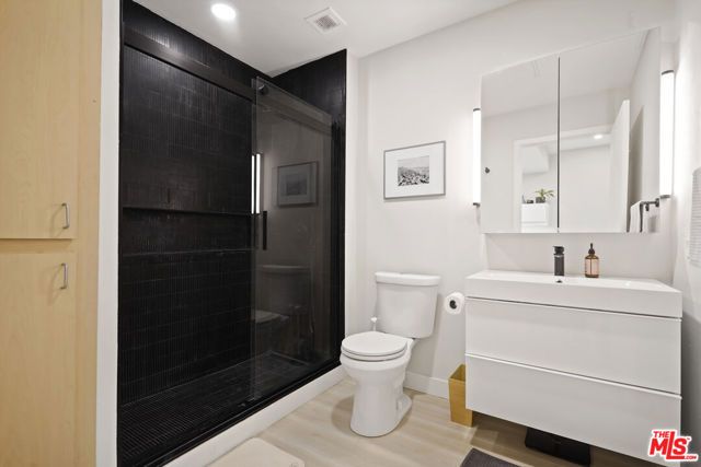 630 W 6th Street 201, Los Angeles, CA 90017