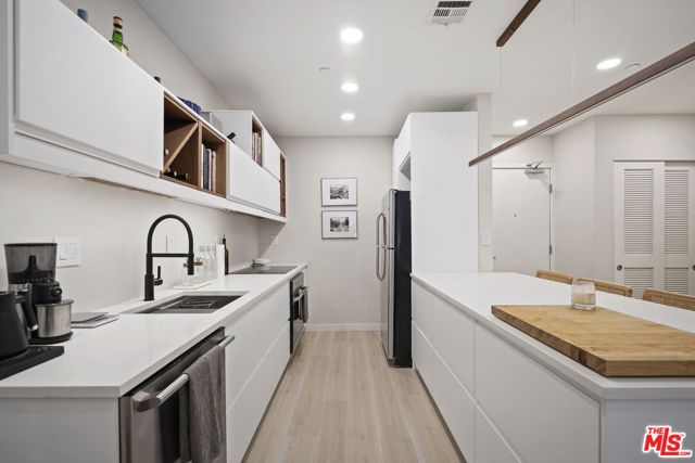 630 W 6th Street 201, Los Angeles, CA 90017