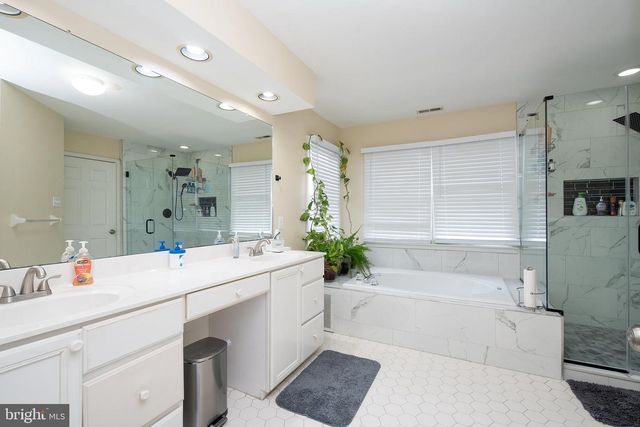 3 WYCKLOW DR, Robbinsville, NJ 08691