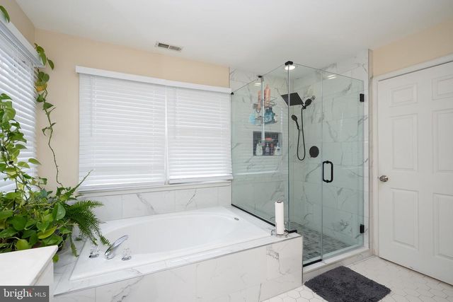 3 WYCKLOW DR, Robbinsville, NJ 08691