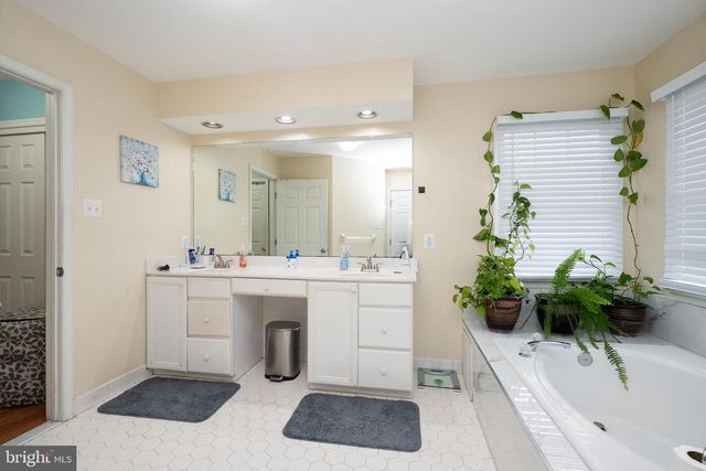 3 WYCKLOW DR, Robbinsville, NJ 08691