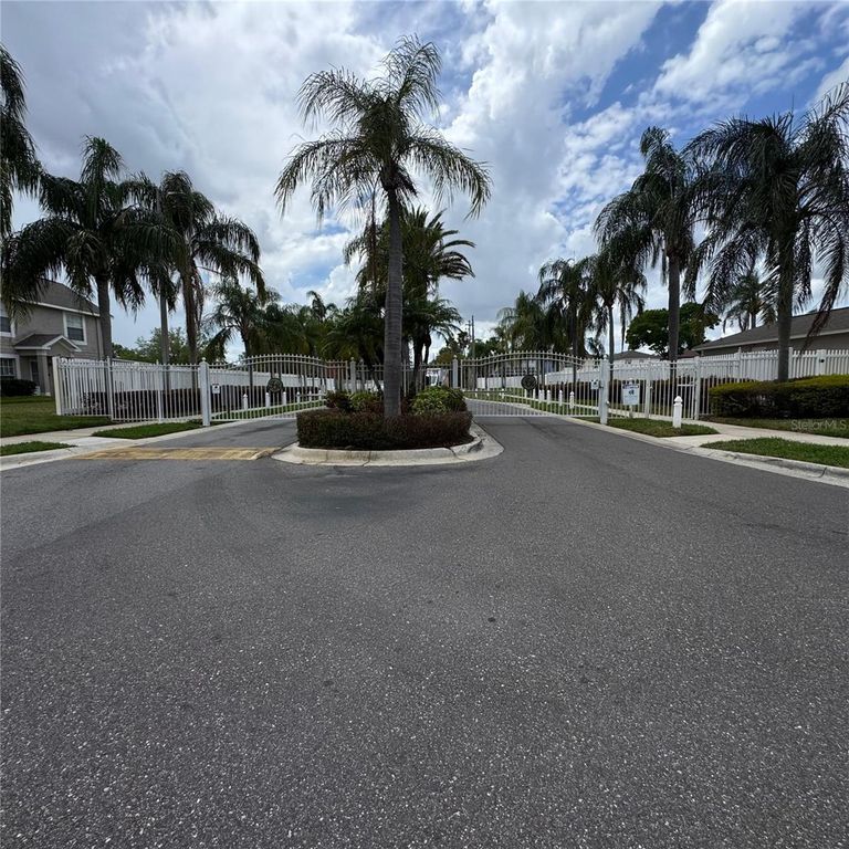 306 KENSINGTON LAKE CIRCLE, Brandon, FL 33511