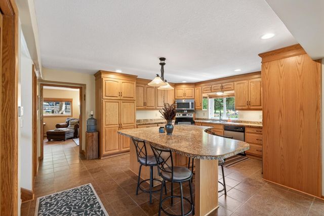 9551 Riverview Road, Eden Prairie, MN 55347