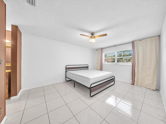 417 SW Natura Avenue B, Deerfield Beach, FL 33441