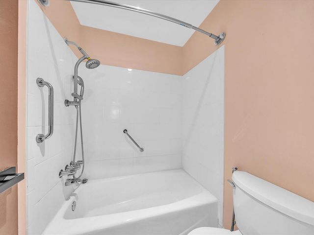 417 SW Natura Avenue B, Deerfield Beach, FL 33441