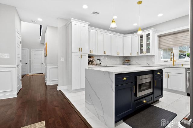 51 Runyon Avenue, Edison, NJ 08817