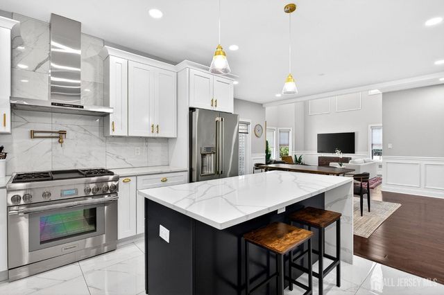 51 Runyon Avenue, Edison, NJ 08817
