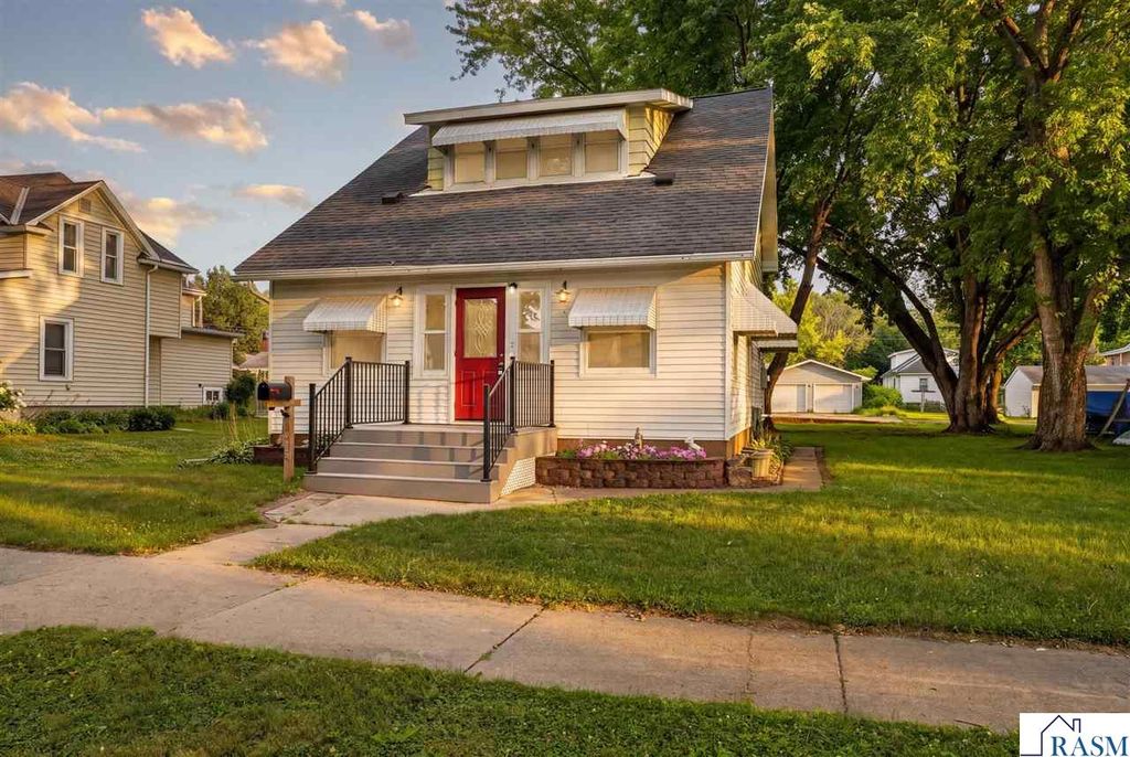 1423 N 2nd Street, Mankato, MN 56001