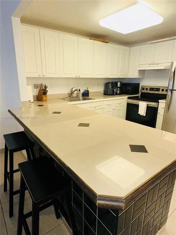 2301 Collins Ave 420, Miami Beach, FL 33139