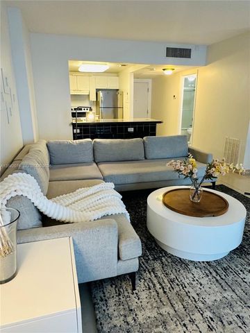 2301 Collins Ave 420, Miami Beach, FL 33139