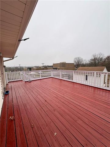 305 NE Sunnyside School Road, Blue Springs, MO 64014