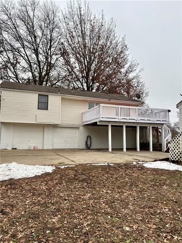 305 NE Sunnyside School Road, Blue Springs, MO 64014