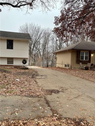 305 NE Sunnyside School Road, Blue Springs, MO 64014