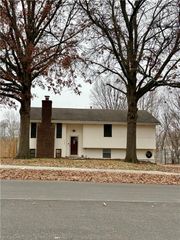 305 NE Sunnyside School Road, Blue Springs, MO 64014