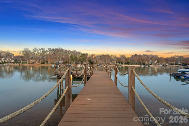 101 S Longfellow Lane, Mooresville, NC 28117