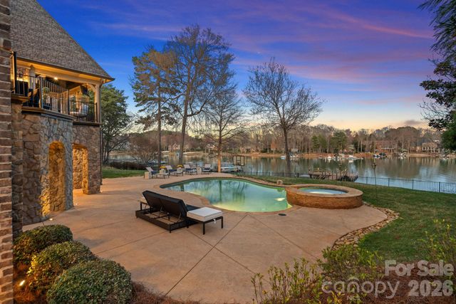 101 S Longfellow Lane, Mooresville, NC 28117