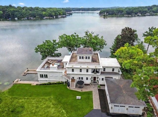 W5357 Lauderdale DRIVE, Elkhorn, WI 53121
