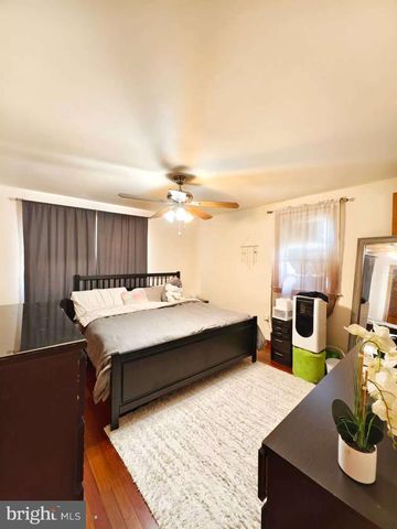 906 SAINT VINCENT STREET, Philadelphia, PA 19111