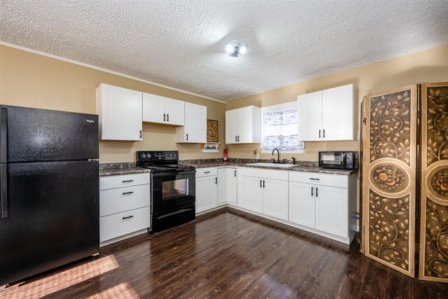 82078 North Court, Coloma, MI 49038