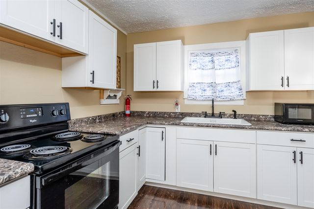 82078 North Court, Coloma, MI 49038