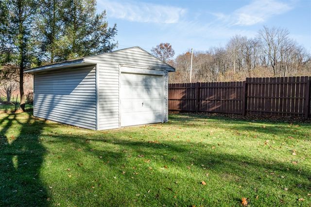 82078 North Court, Coloma, MI 49038