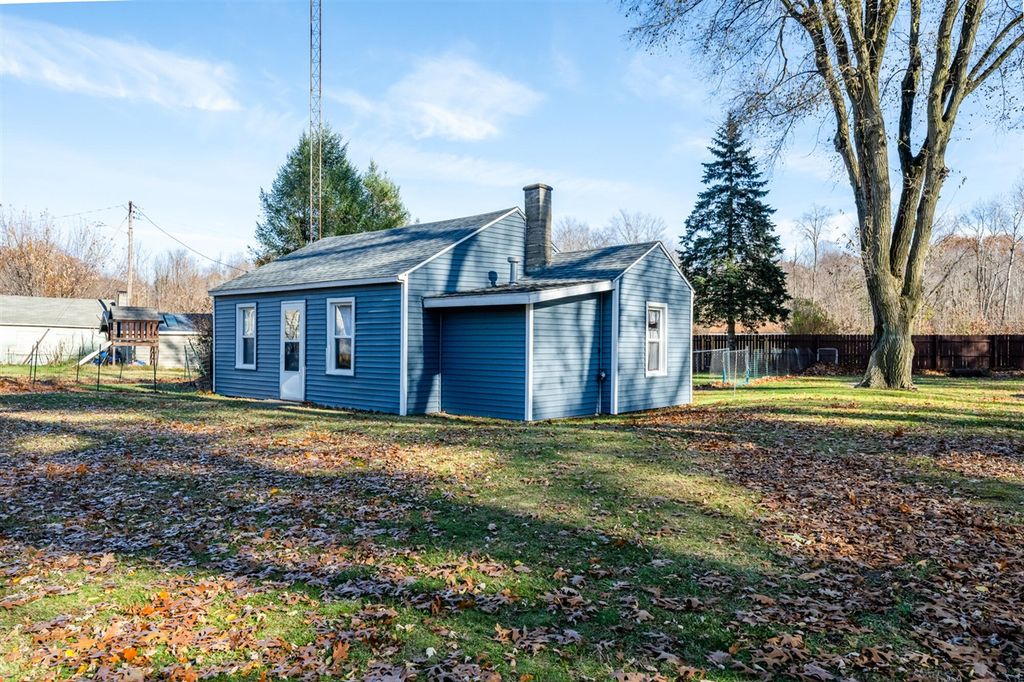 82078 North Court, Coloma, MI 49038