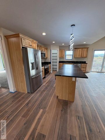 294 Heritage Way, St Anthony, ID 83445