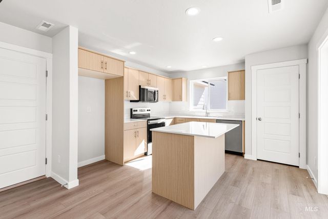 17663 N Boone Peak Ave, Nampa, ID 83687