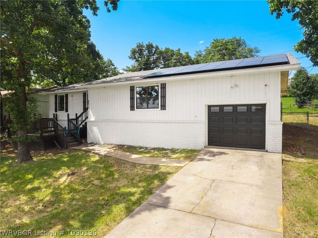 8226 Dequeen Court, Hackett, AR 72937