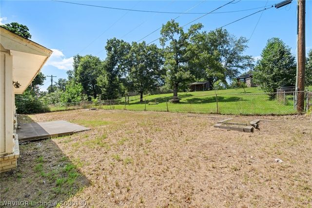 8226 Dequeen Court, Hackett, AR 72937