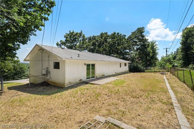 8226 Dequeen Court, Hackett, AR 72937