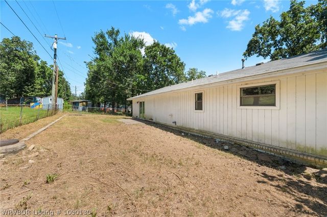8226 Dequeen Court, Hackett, AR 72937