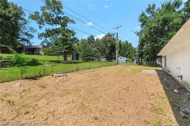 8226 Dequeen Court, Hackett, AR 72937