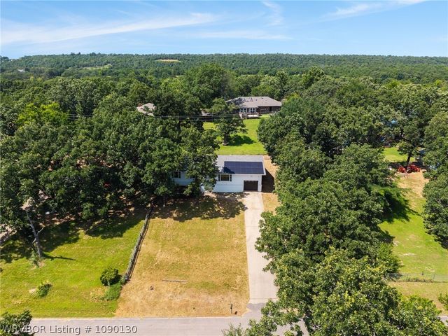 8226 Dequeen Court, Hackett, AR 72937