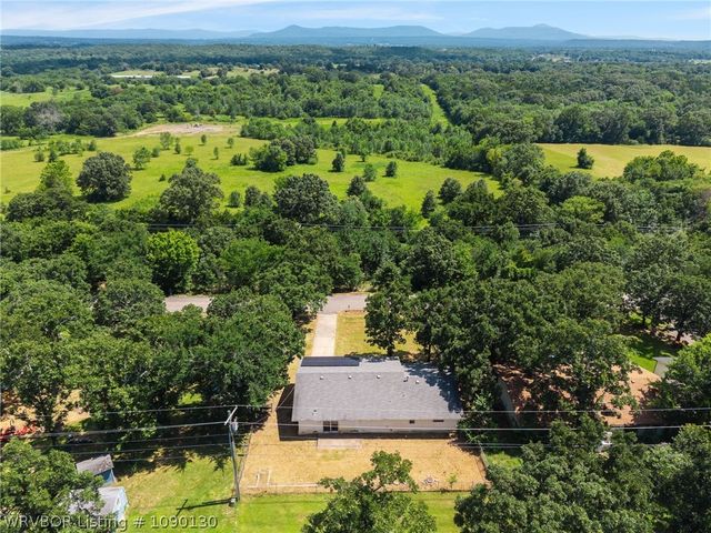 8226 Dequeen Court, Hackett, AR 72937