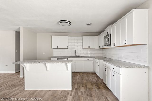 8226 Dequeen Court, Hackett, AR 72937