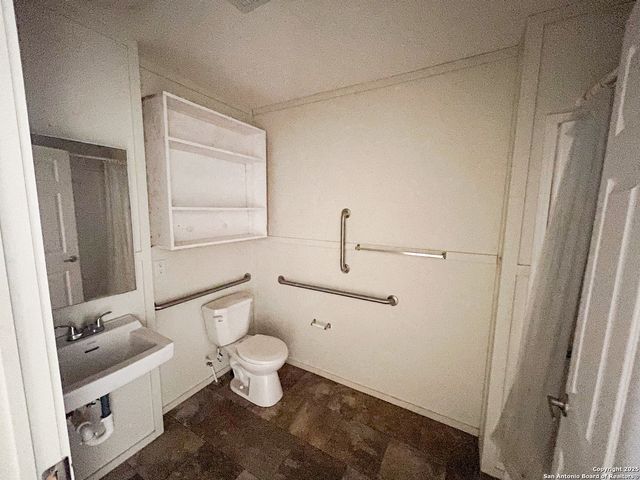 18234 Benton City Rd, Von Ormy, TX 78073