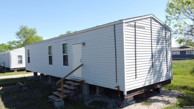 18234 Benton City Rd, Von Ormy, TX 78073