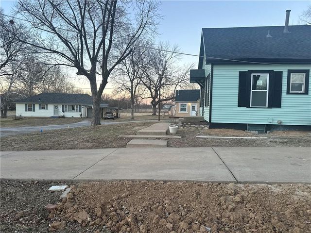 519 S Carlisle Drive, Sugar Creek, MO 64054