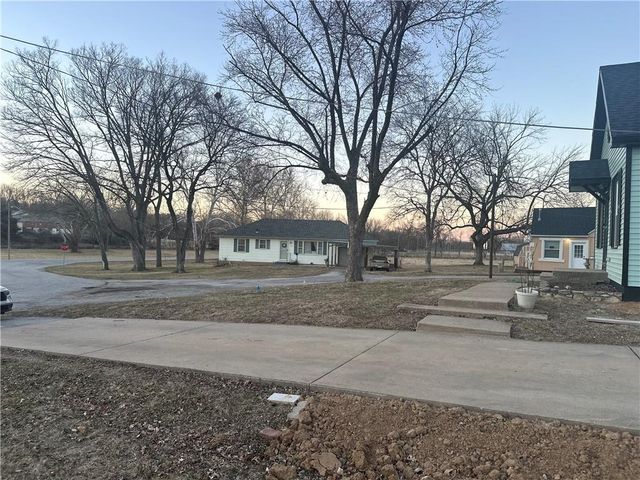 519 S Carlisle Drive, Sugar Creek, MO 64054