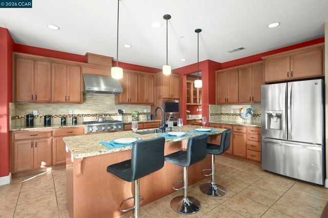 2550 Molinaro Way, Dublin, CA 94568