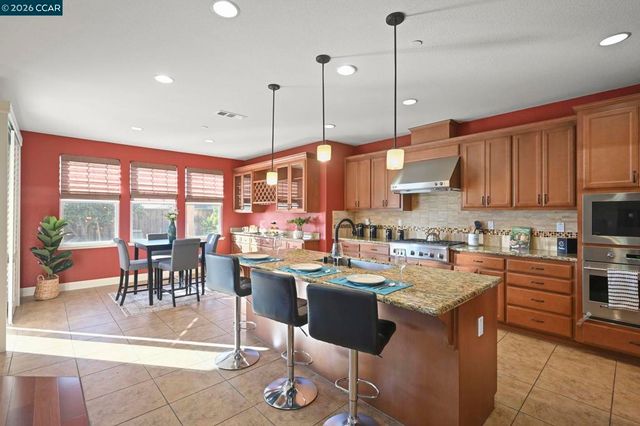 2550 Molinaro Way, Dublin, CA 94568