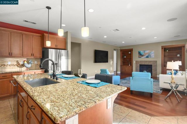 2550 Molinaro Way, Dublin, CA 94568