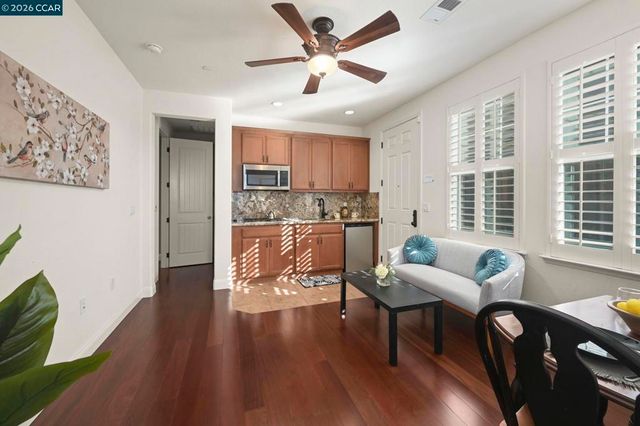 2550 Molinaro Way, Dublin, CA 94568