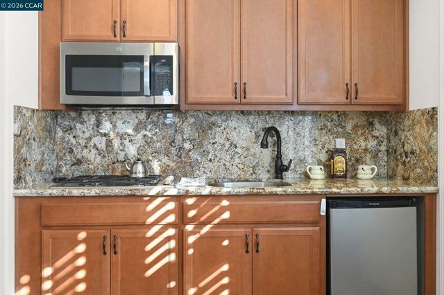 2550 Molinaro Way, Dublin, CA 94568