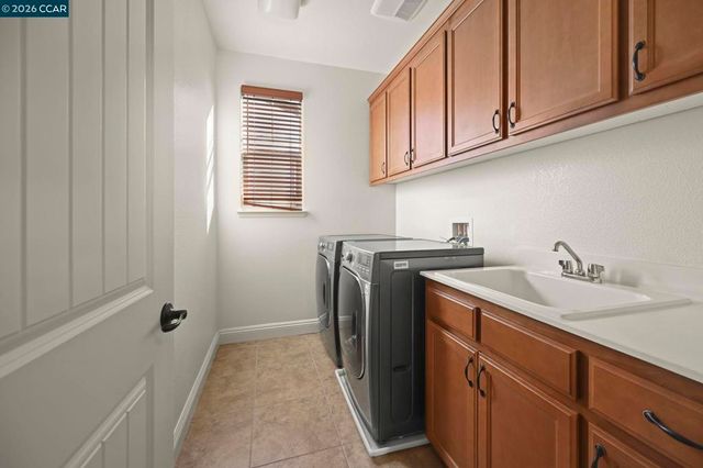 2550 Molinaro Way, Dublin, CA 94568