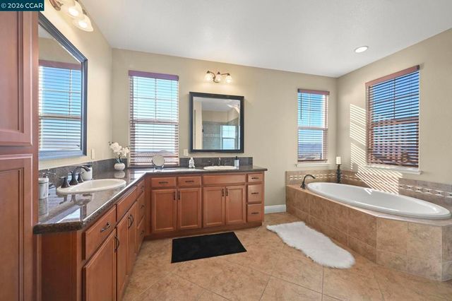 2550 Molinaro Way, Dublin, CA 94568