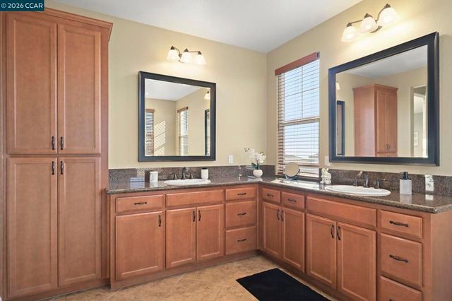 2550 Molinaro Way, Dublin, CA 94568